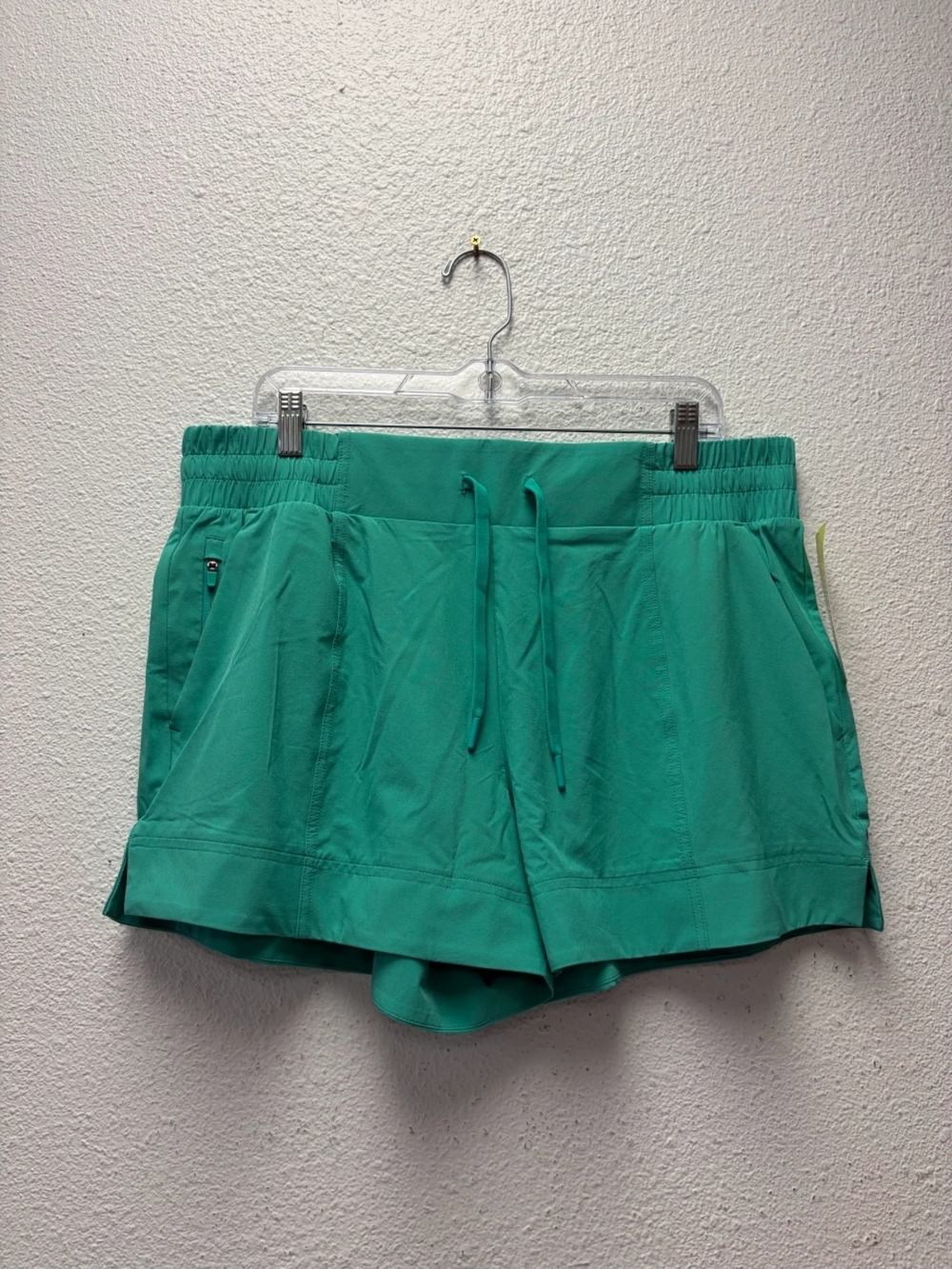 Womens Athletic Shorts Size Large #578
